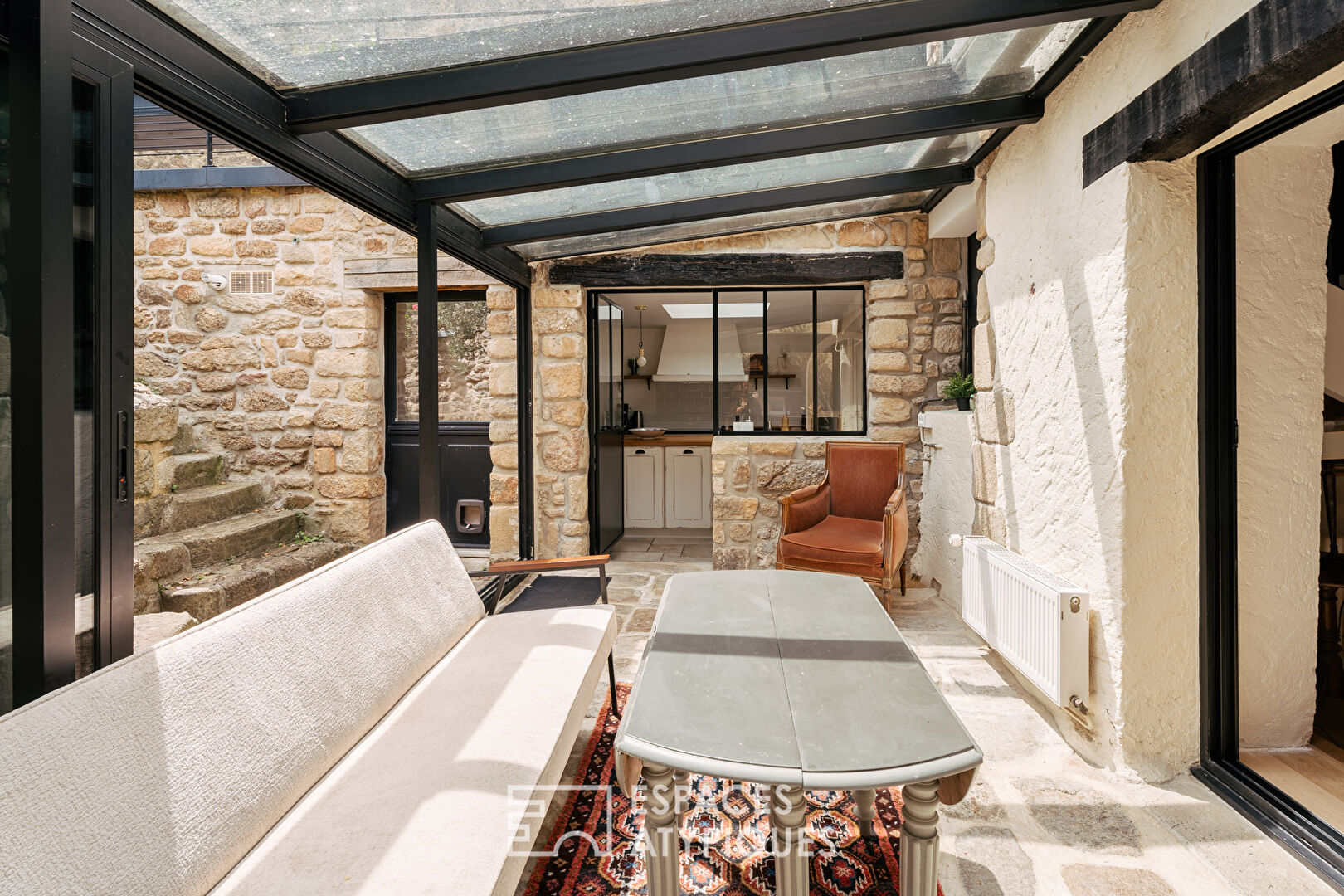 House with unique charm near the ramparts of Auray