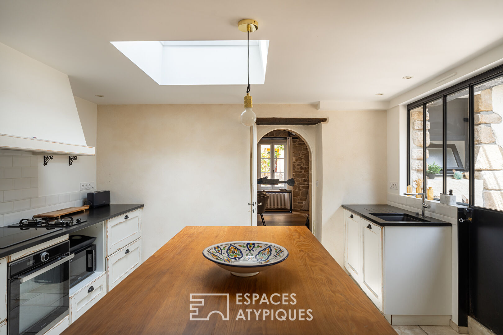 House with unique charm near the ramparts of Auray