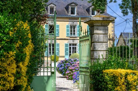Manoir du XIXème siècle au coeur d&rsquo;un parc paysager.