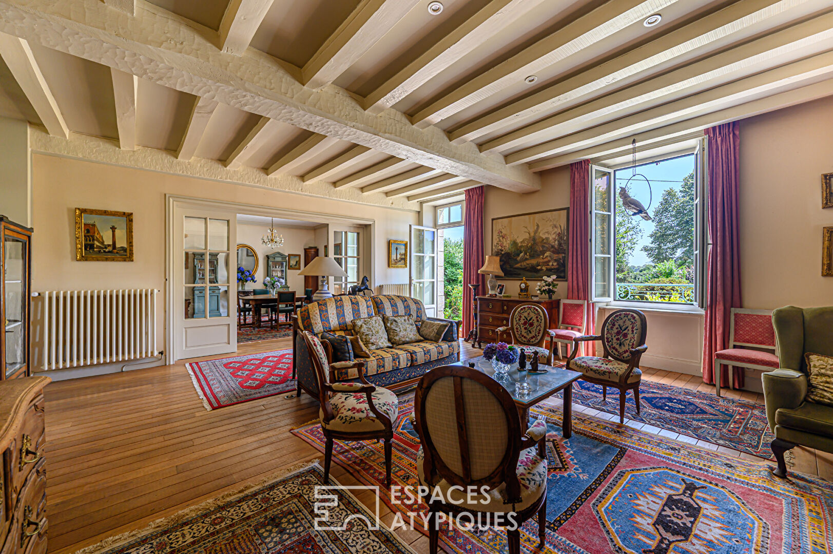 Manoir du XIXème siècle au coeur d&rsquo;un parc paysager.