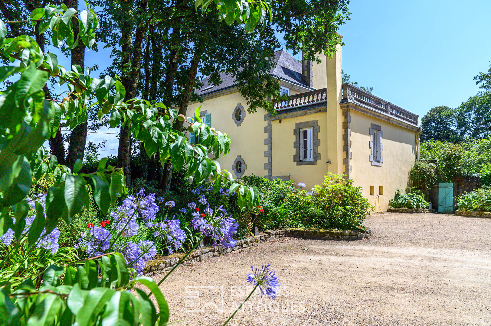 Manoir du XIXème siècle au coeur d&rsquo;un parc paysager.