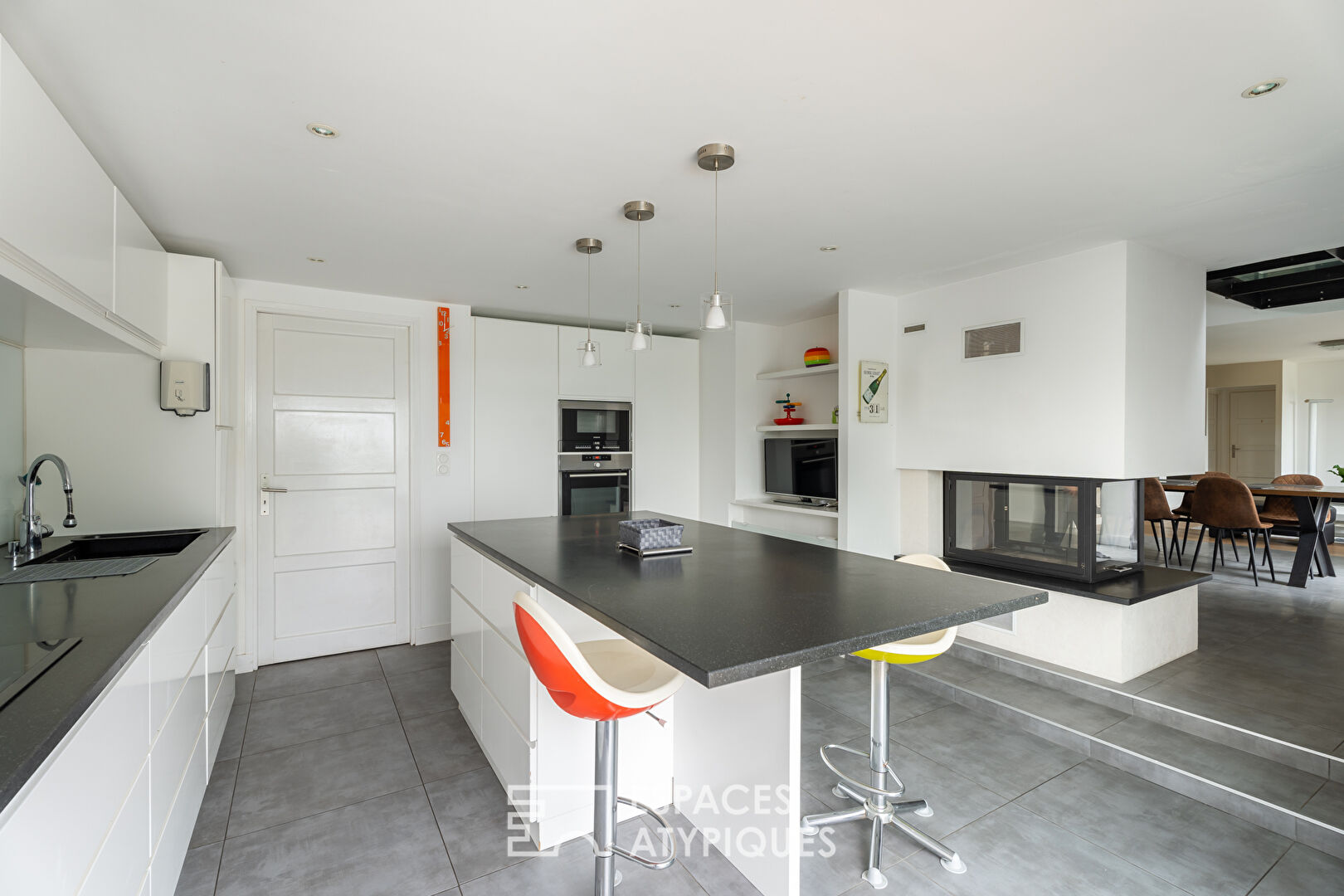 Charming cottage with beautiful features and landscaped garden