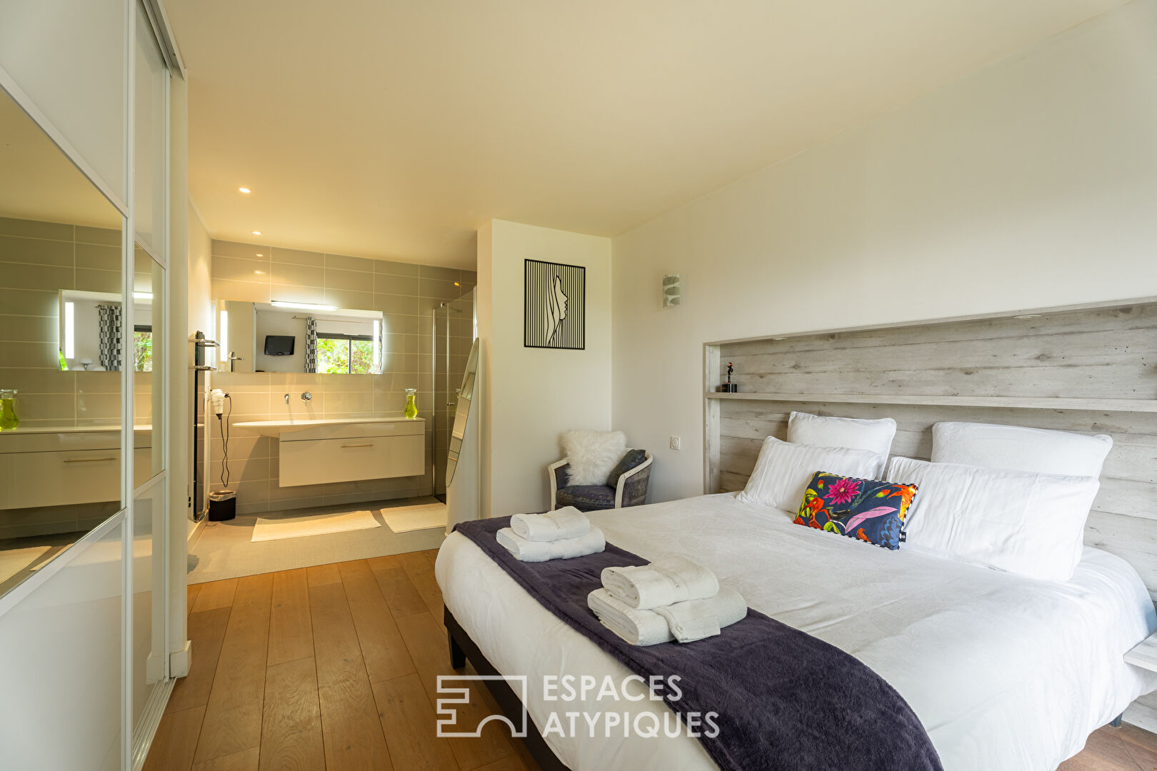 Chaumière de caractère avec belles prestations et jardin paysager