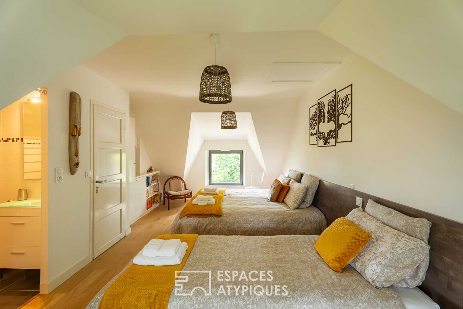 Charming cottage with beautiful features and landscaped garden