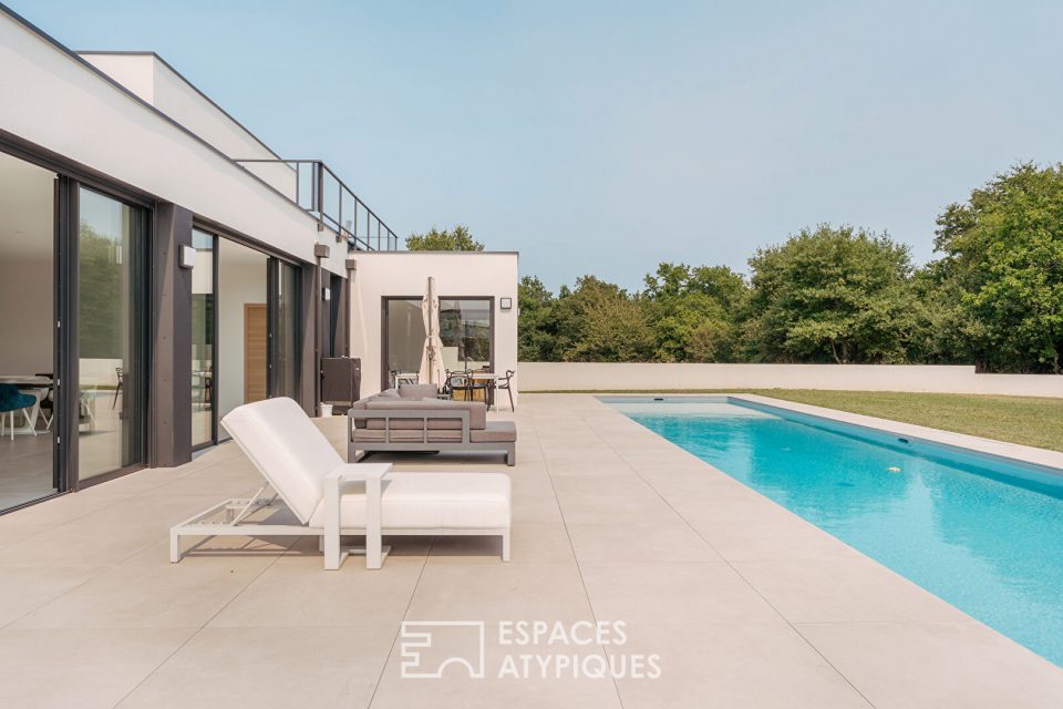 Villa contemporaine avec piscine à l'abri des regards