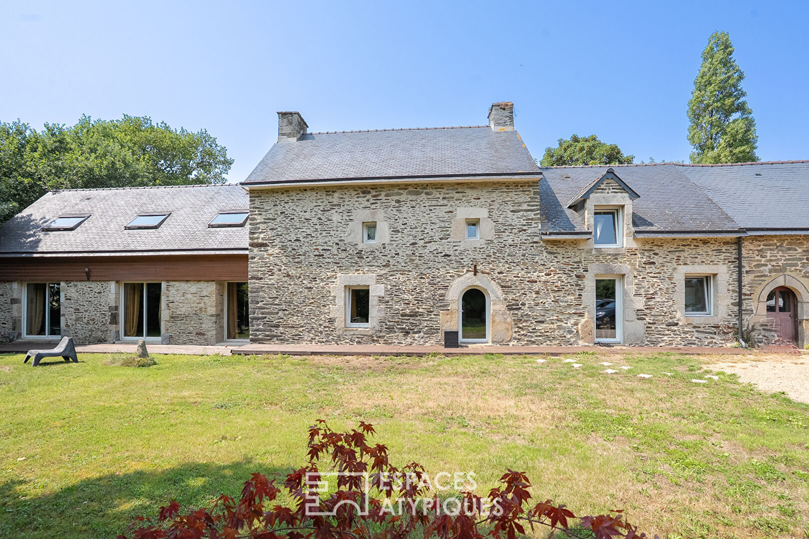 Renovated stone house with swimming pool and workshops