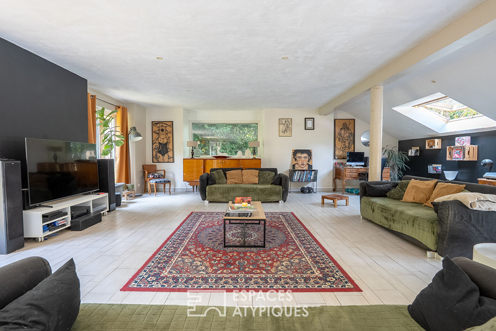 Renovated stone house with swimming pool and workshops