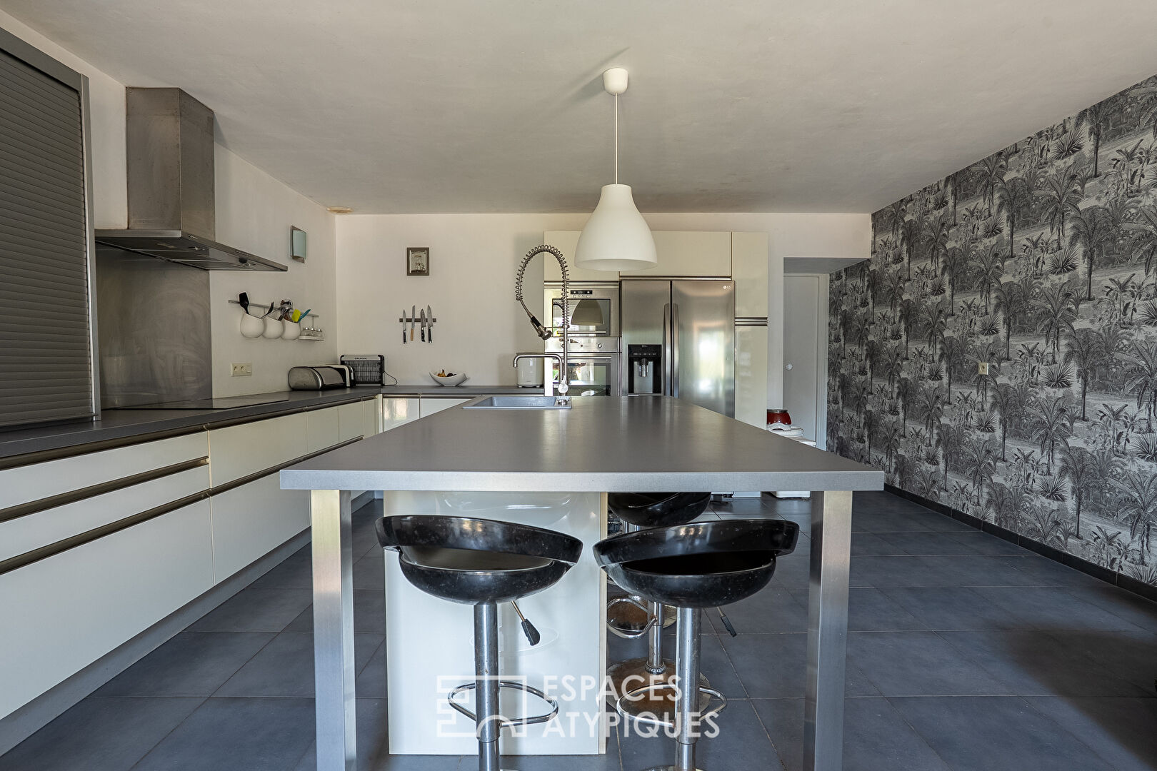 Renovated stone house with swimming pool and workshops