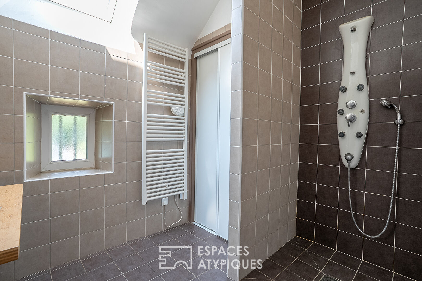 Renovated stone house with swimming pool and workshops