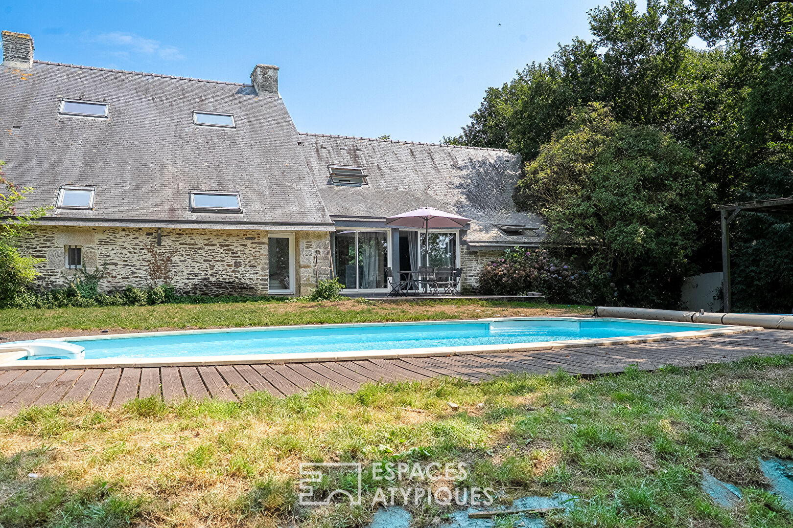 Renovated stone house with swimming pool and workshops