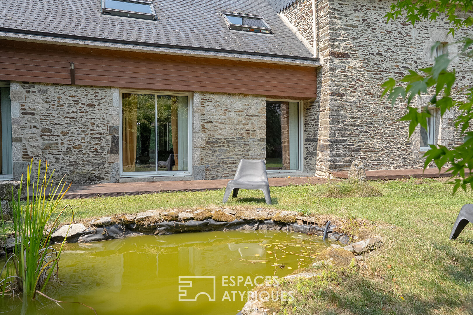 Renovated stone house with swimming pool and workshops