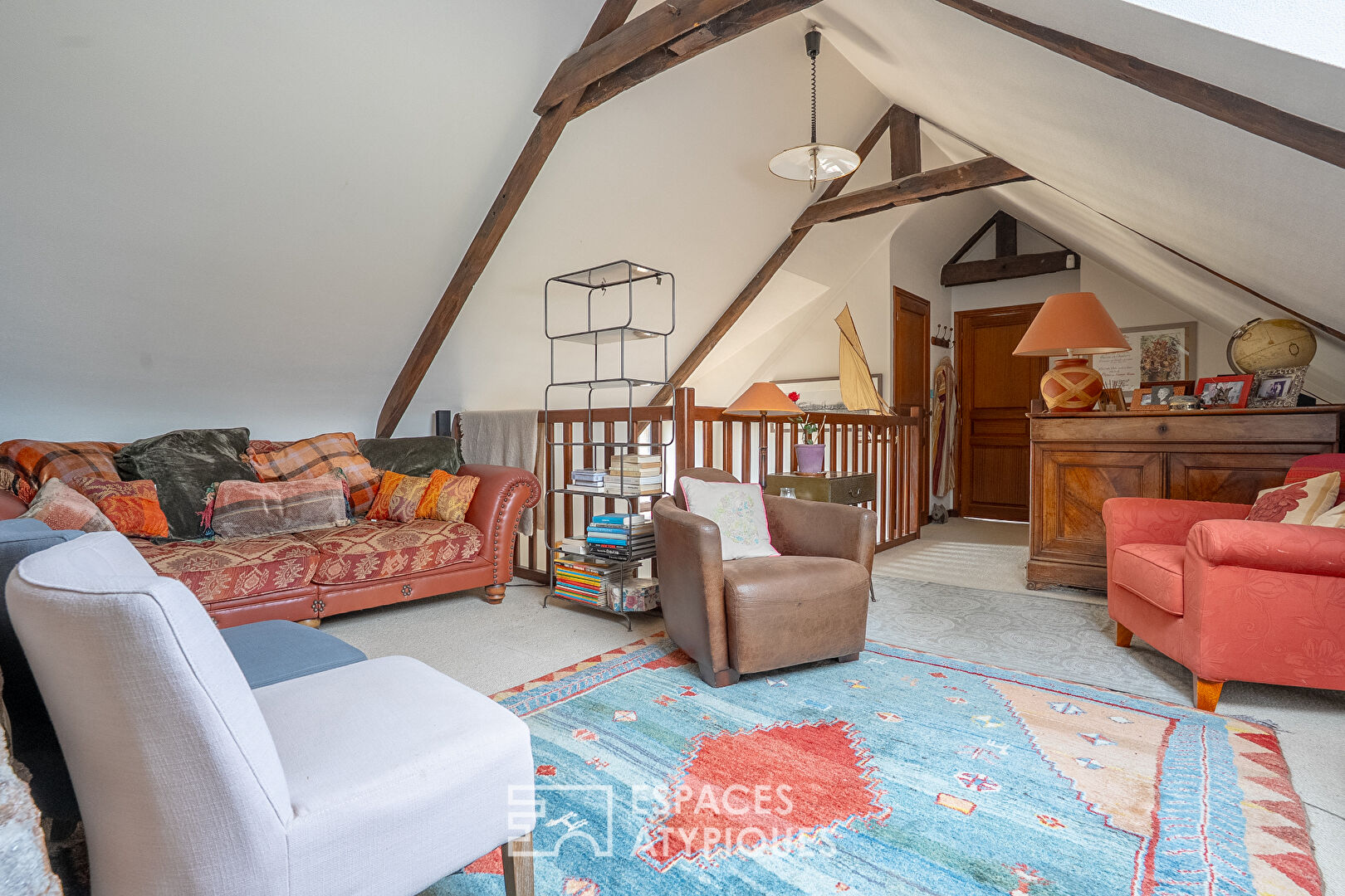 Stone farmhouse with outbuilding and direct access to the beaches