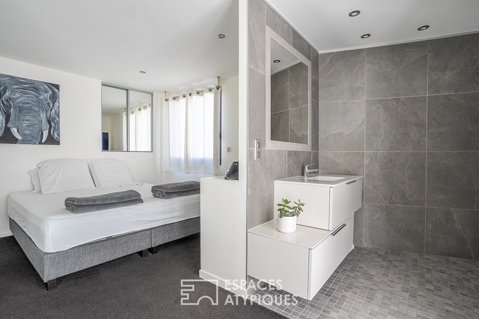 Longère rénovée et son extension contemporaine à deux pas du haras