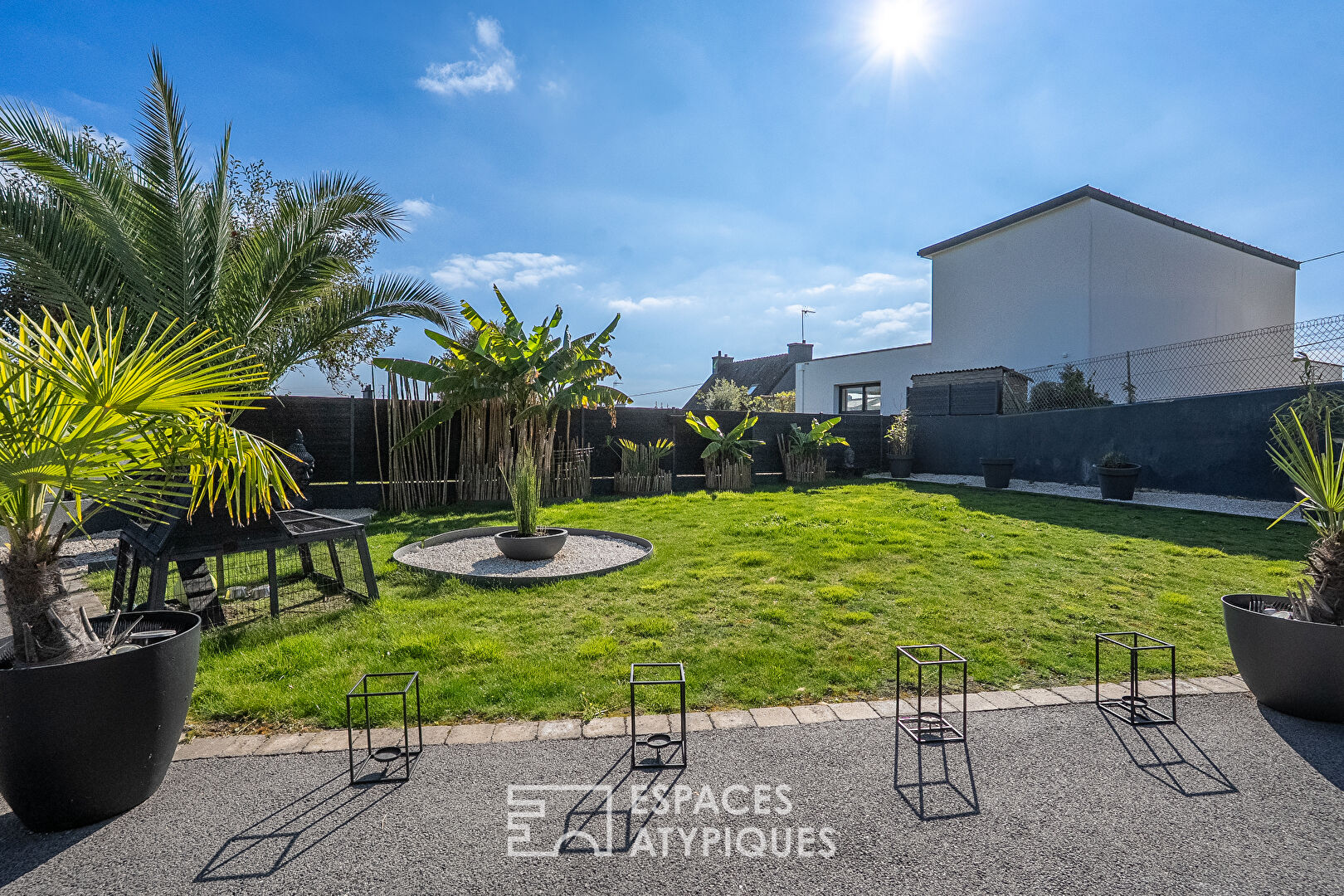 Longère rénovée et son extension contemporaine à deux pas du haras