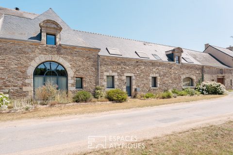 Charmante longère rénovée avec piscine intérieure et dépendance
