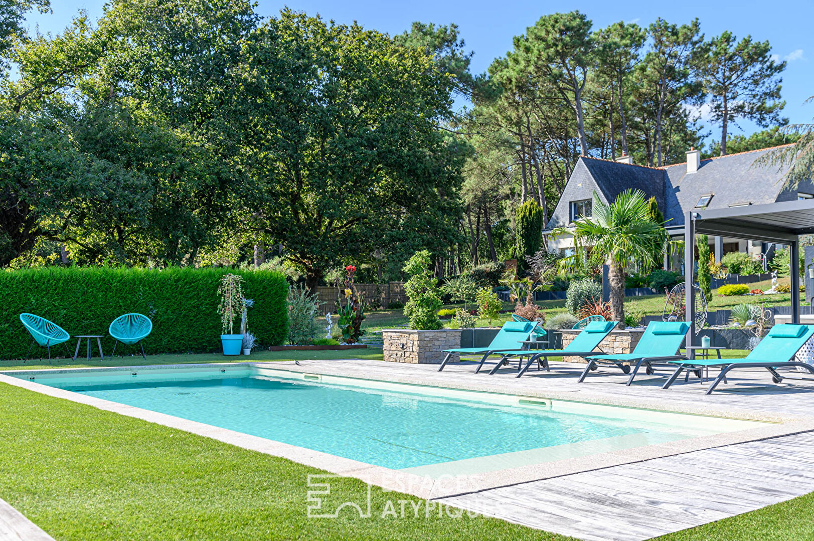 Propriété familiale avec vue contemplative sur l’eau
