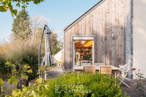 Renovated House with Wooden Extension and Development Potential in Saint-Avé
