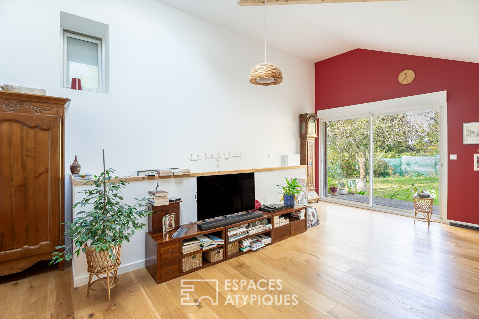 Renovated House with Wooden Extension and Development Potential in Saint-Avé
