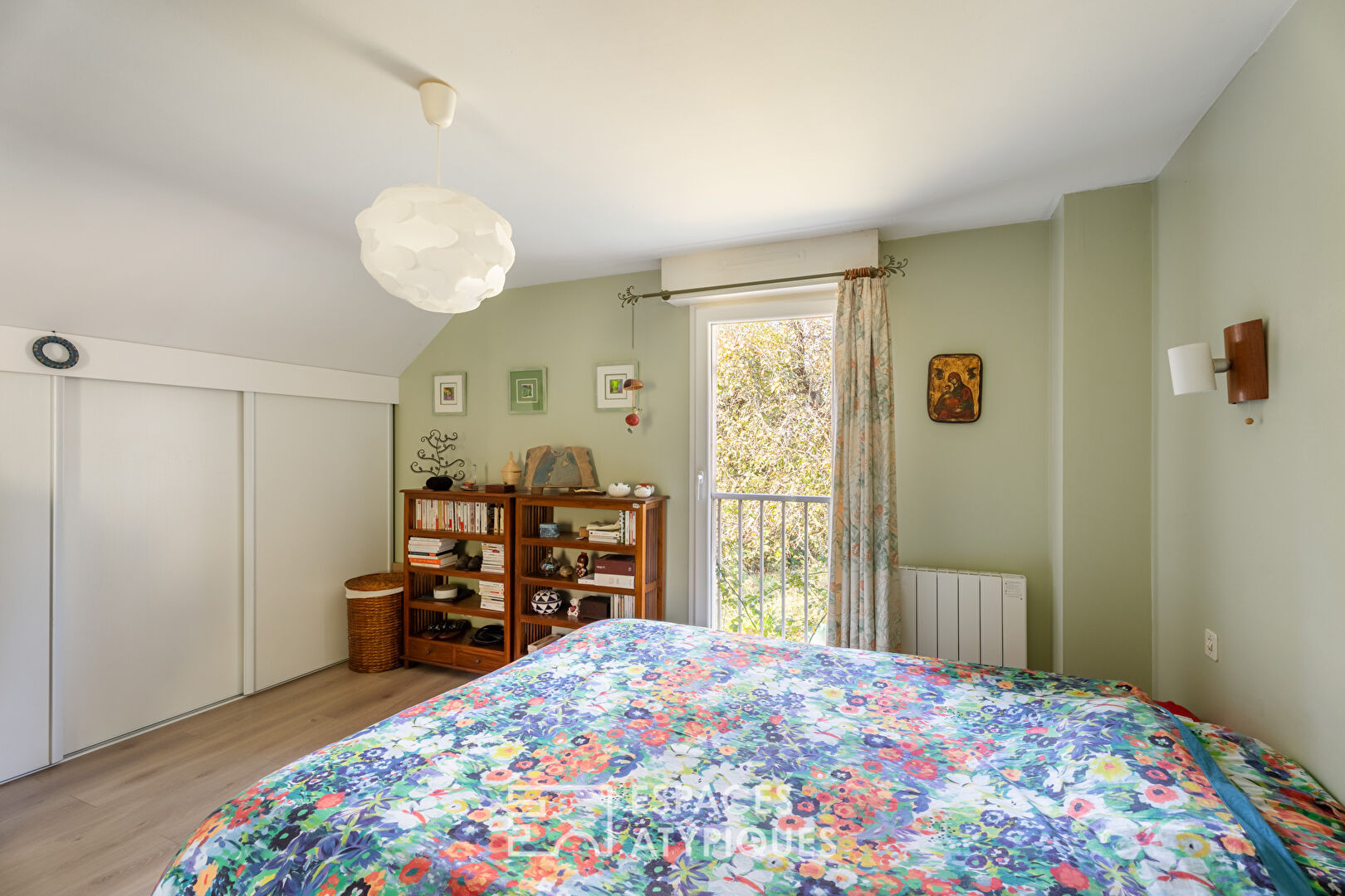 Renovated House with Wooden Extension and Development Potential in Saint-Avé