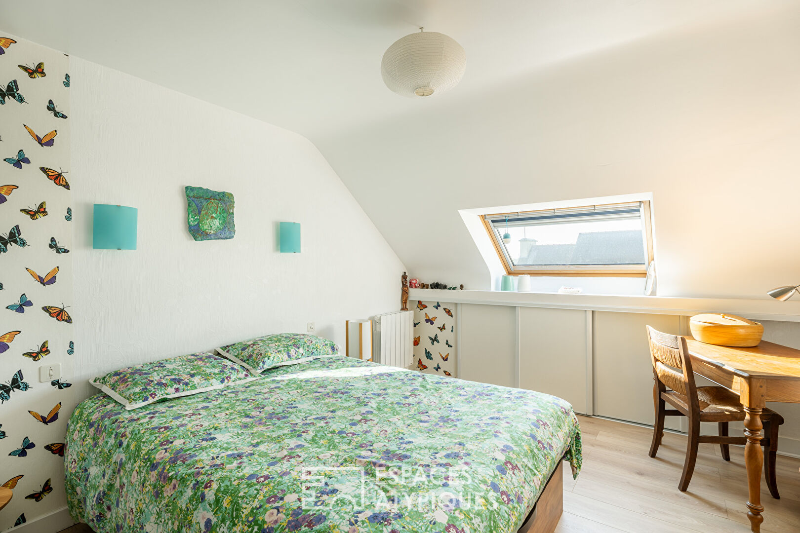 Renovated House with Wooden Extension and Development Potential in Saint-Avé