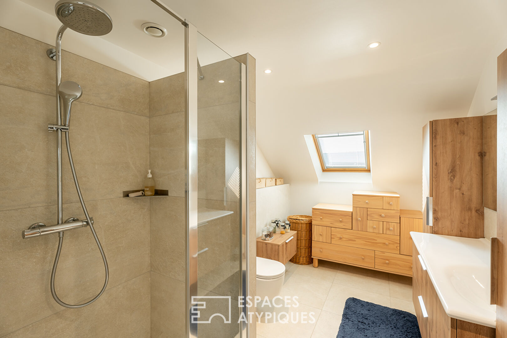 Renovated House with Wooden Extension and Development Potential in Saint-Avé
