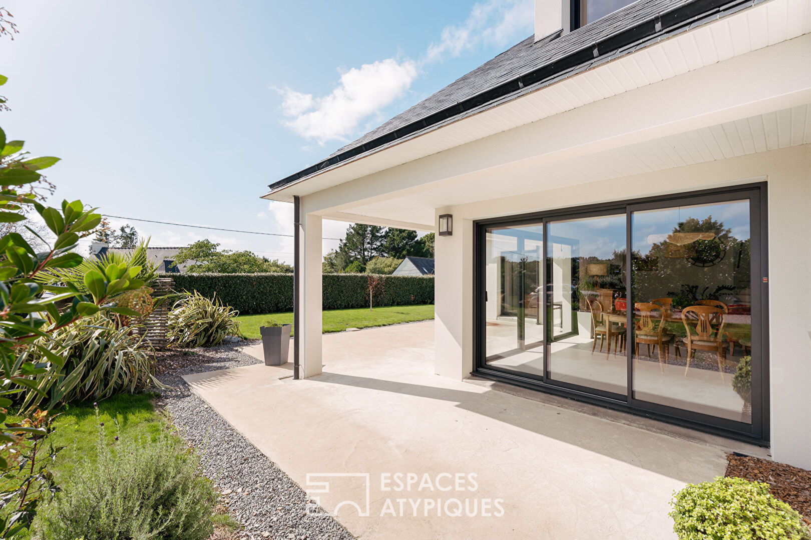 Contemporaine entre bord de Vilaine et bord de mer