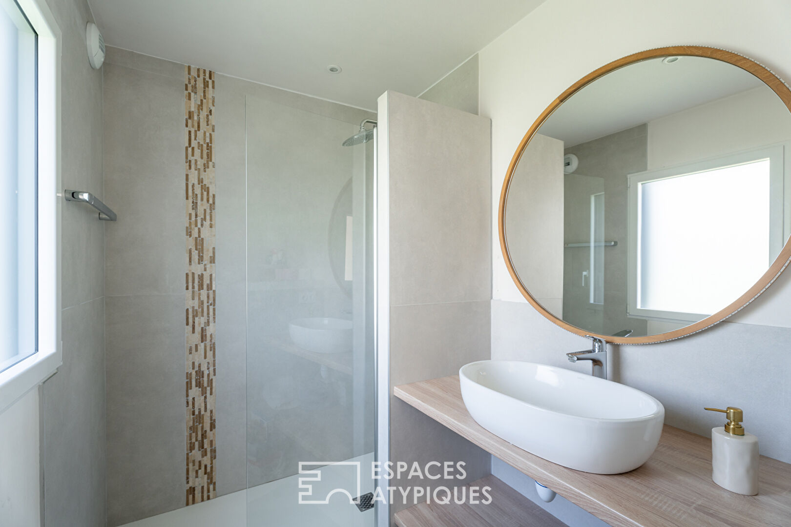 Contemporaine entre bord de Vilaine et bord de mer