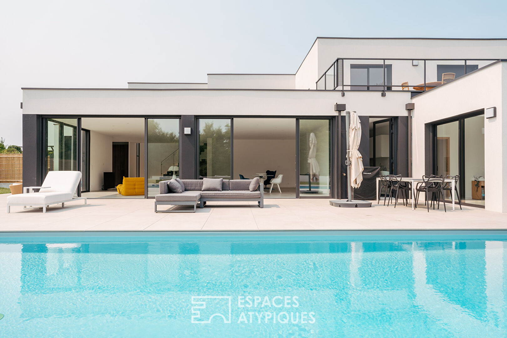 Villa contemporaine avec piscine à l'abri des regards
