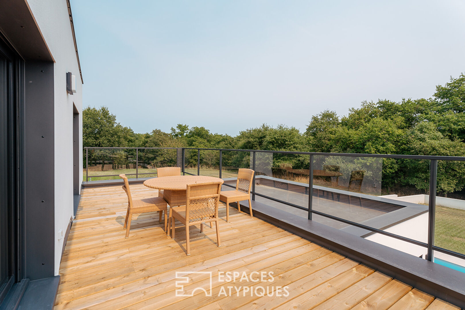 Villa contemporaine avec piscine à l’abri des regards