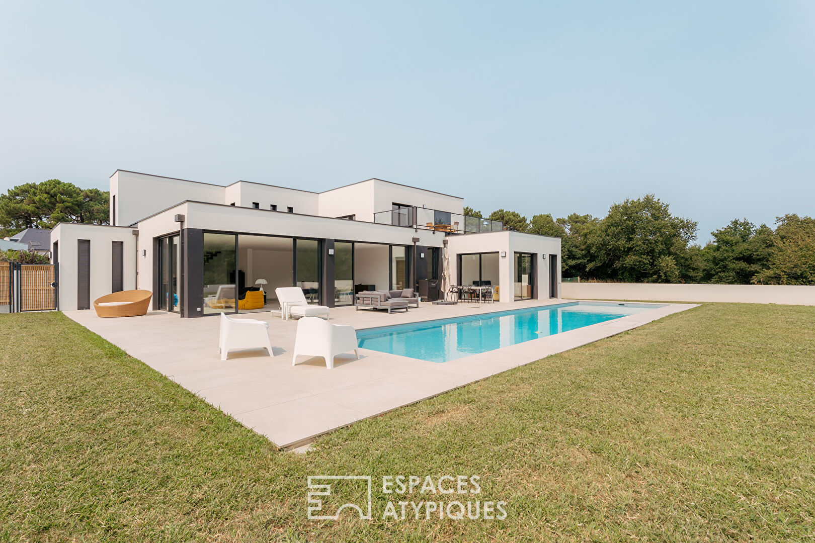 Villa contemporaine avec piscine à l’abri des regards