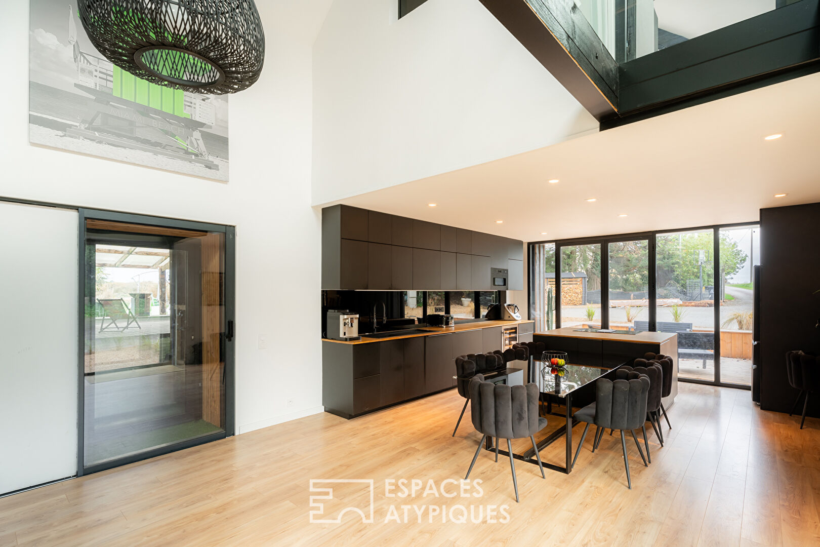 Elegant renovated farmhouse with swimming pool and outbuildings