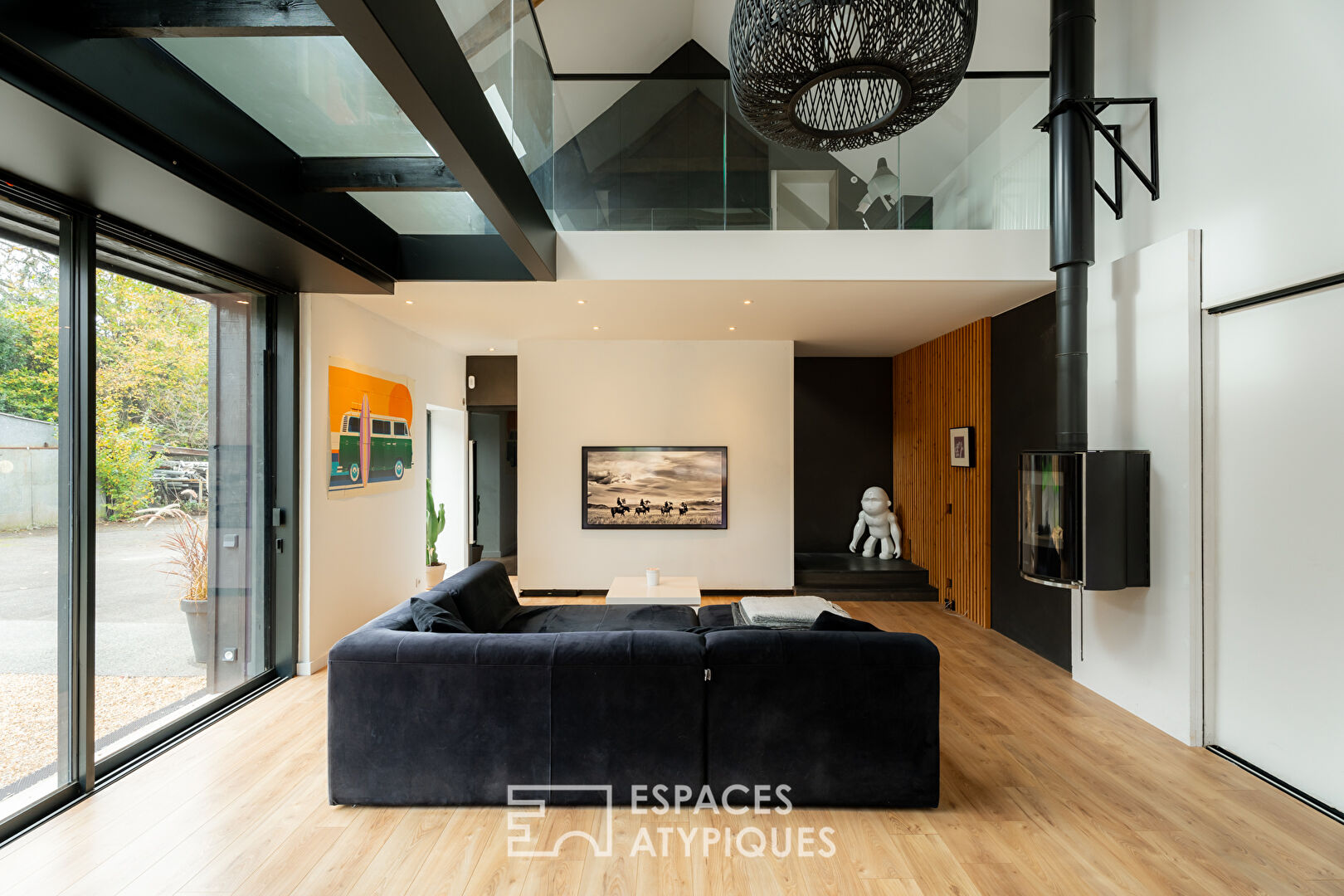 Elegant renovated farmhouse with swimming pool and outbuildings