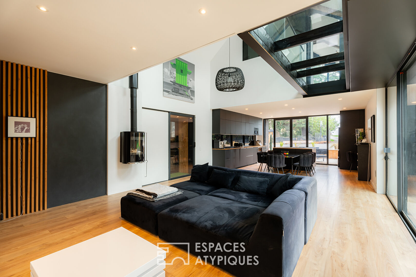 Elegant renovated farmhouse with swimming pool and outbuildings