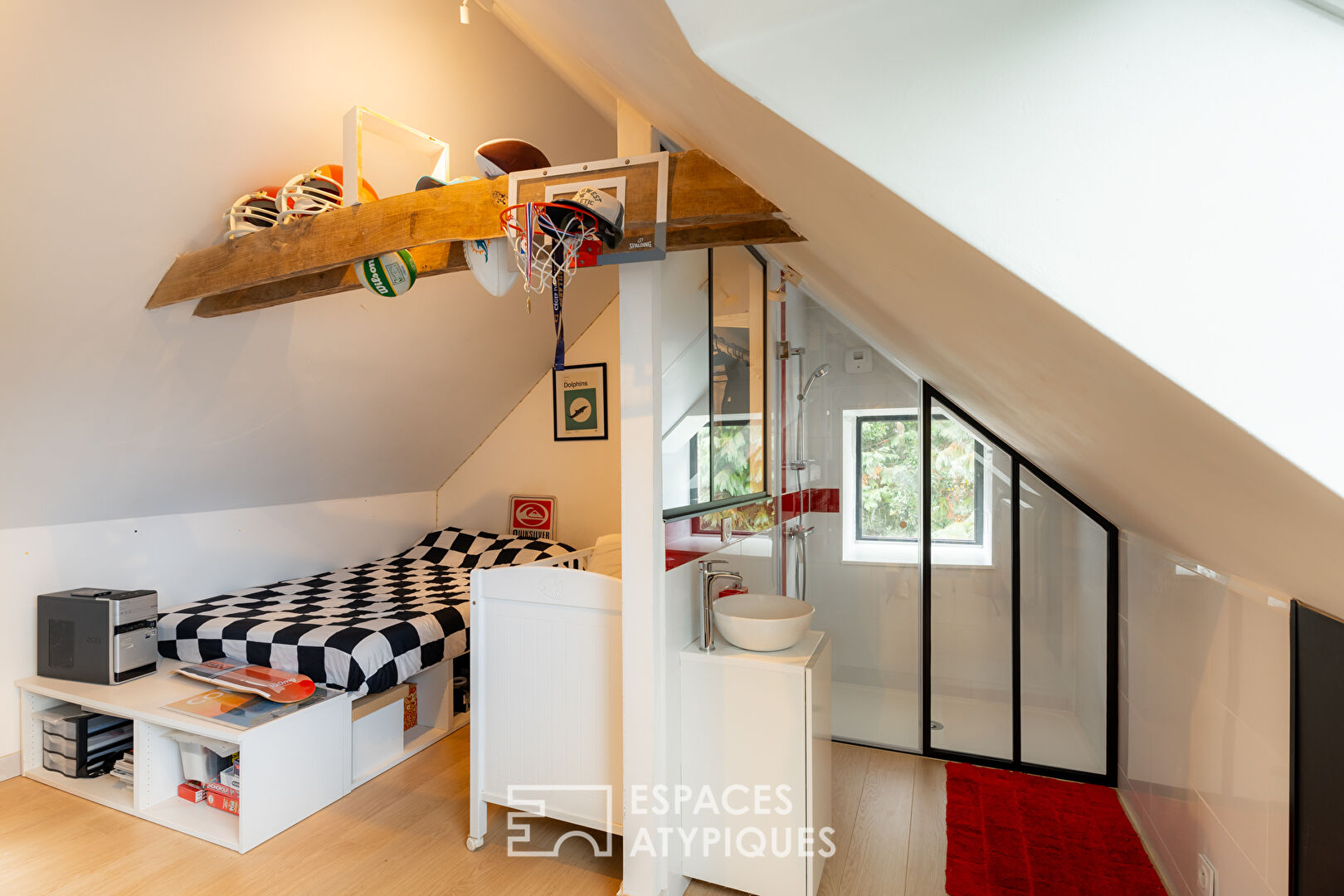 Elegant renovated farmhouse with swimming pool and outbuildings