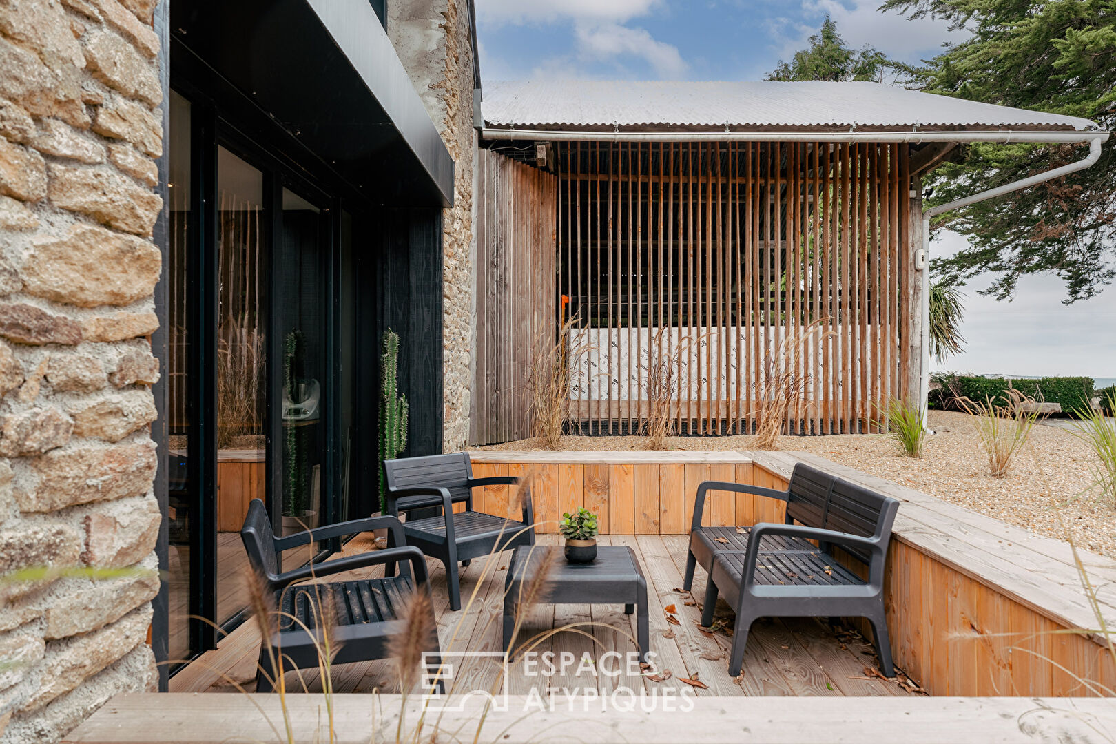 Elegant renovated farmhouse with swimming pool and outbuildings