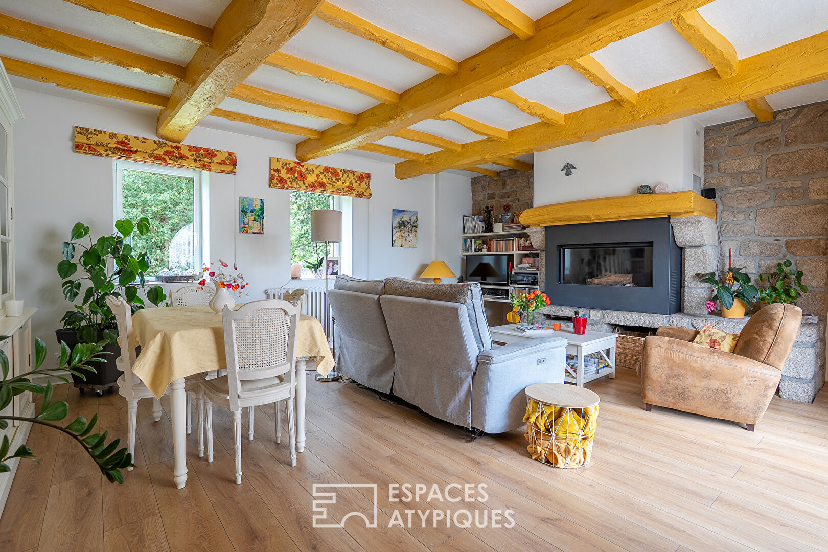 Maison familiale ou projet d’accueil dans un domaine boisé avec piscine chauffée