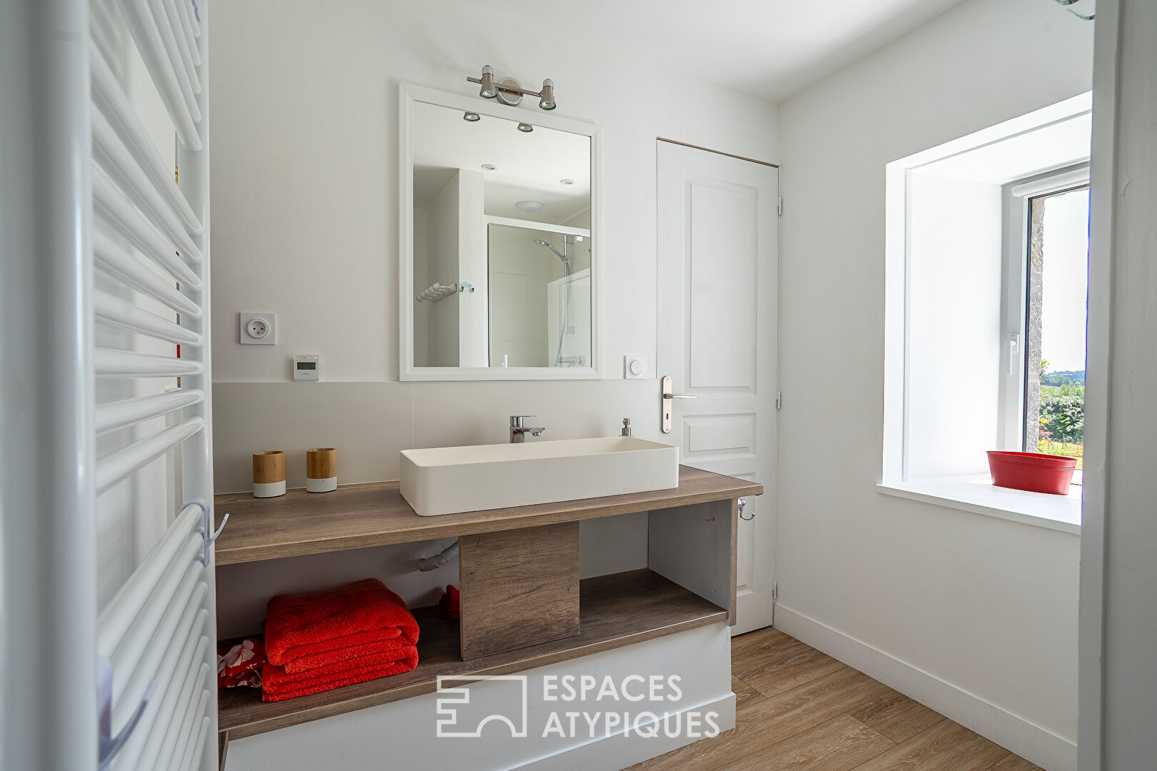 Maison familiale ou projet d’accueil dans un domaine boisé avec piscine chauffée