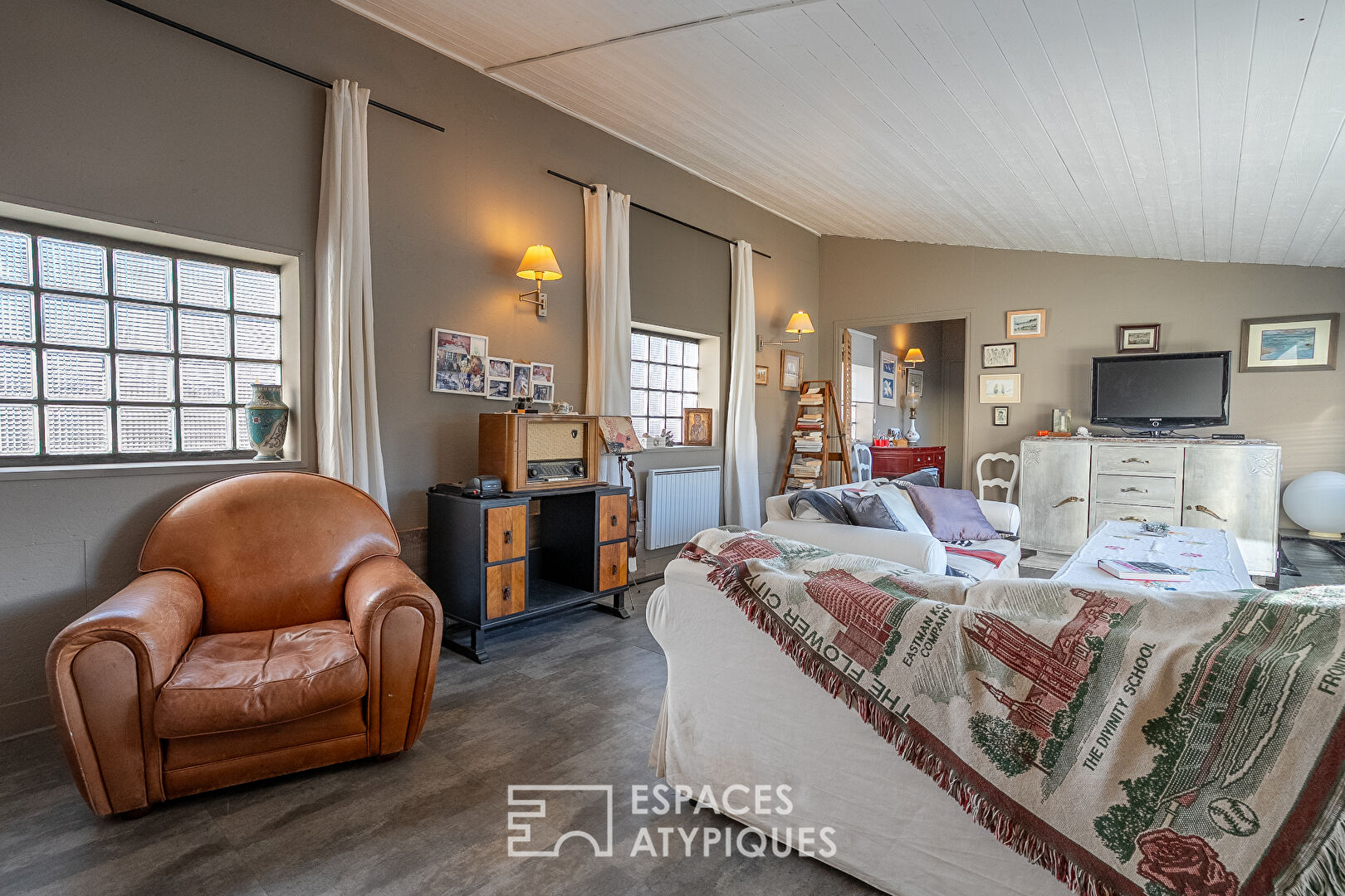 Hidden loft-style house with garden in the heart of a former workshop