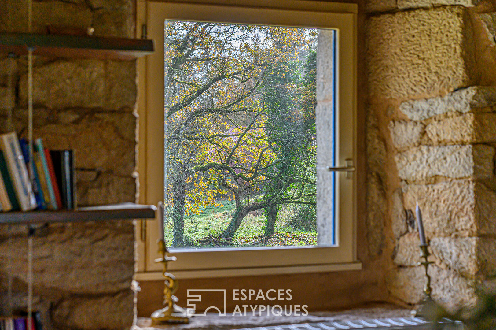 Maison de charme du XVIIe siècle avec dépendances en campagne.