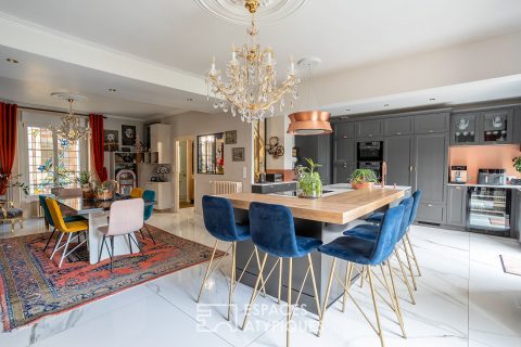 Élégante maison bourgeoise avec jardin et garage au coeur de la ville historique