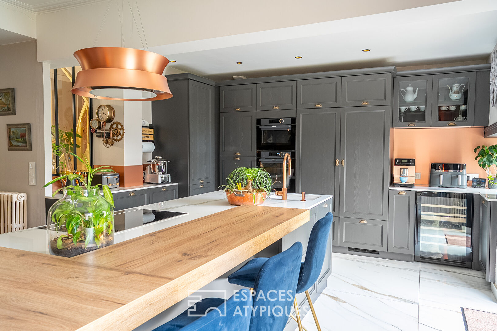 Élégante maison bourgeoise avec jardin et garage au coeur de la ville historique