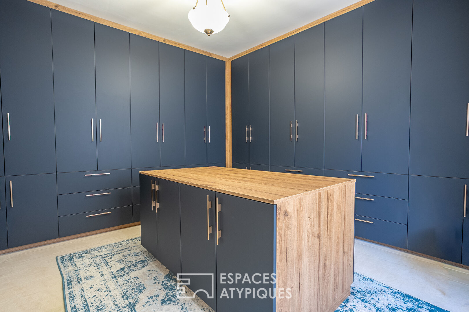 Élégante maison bourgeoise avec jardin et garage au coeur de la ville historique