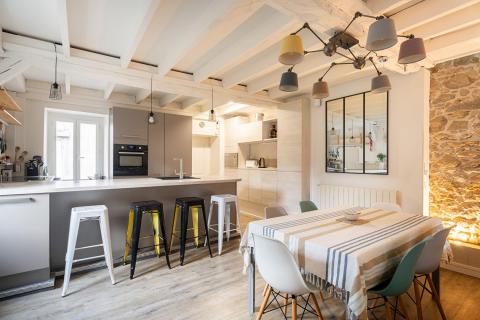 VANNES – Coeur de Ville Historique : La Quintessence du Duplex de Charme