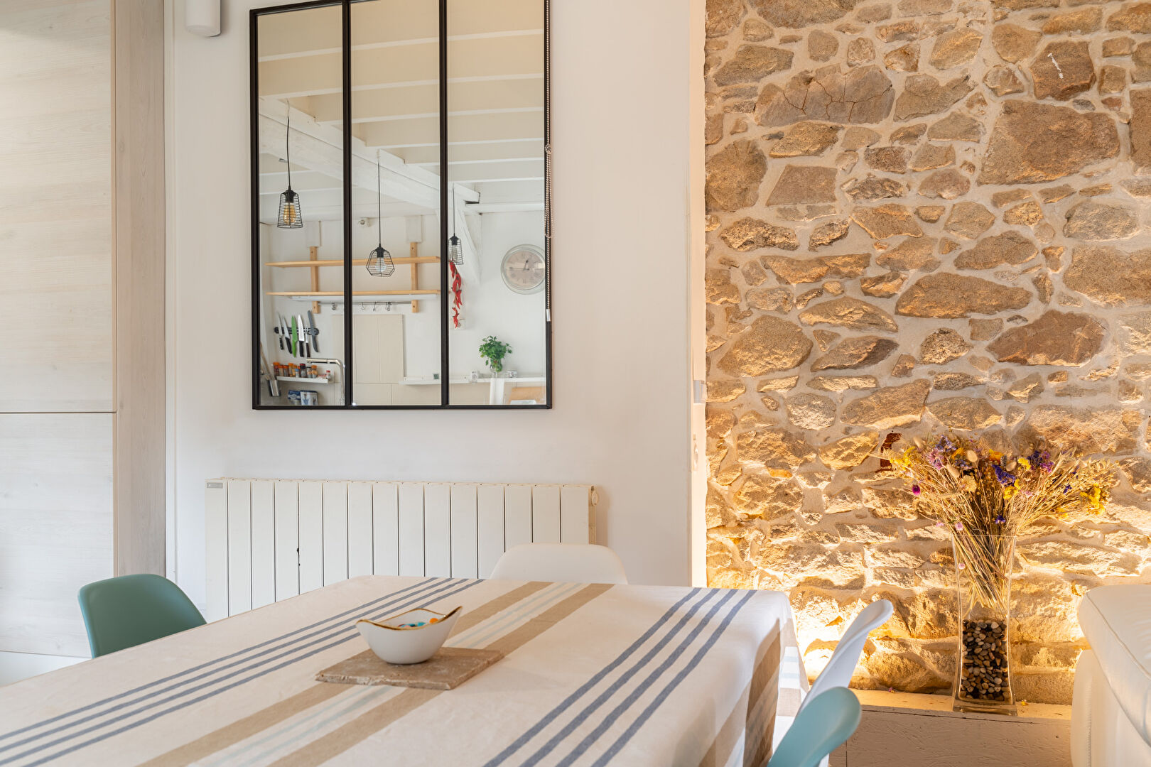 VANNES – Coeur de Ville Historique : La Quintessence du Duplex de Charme