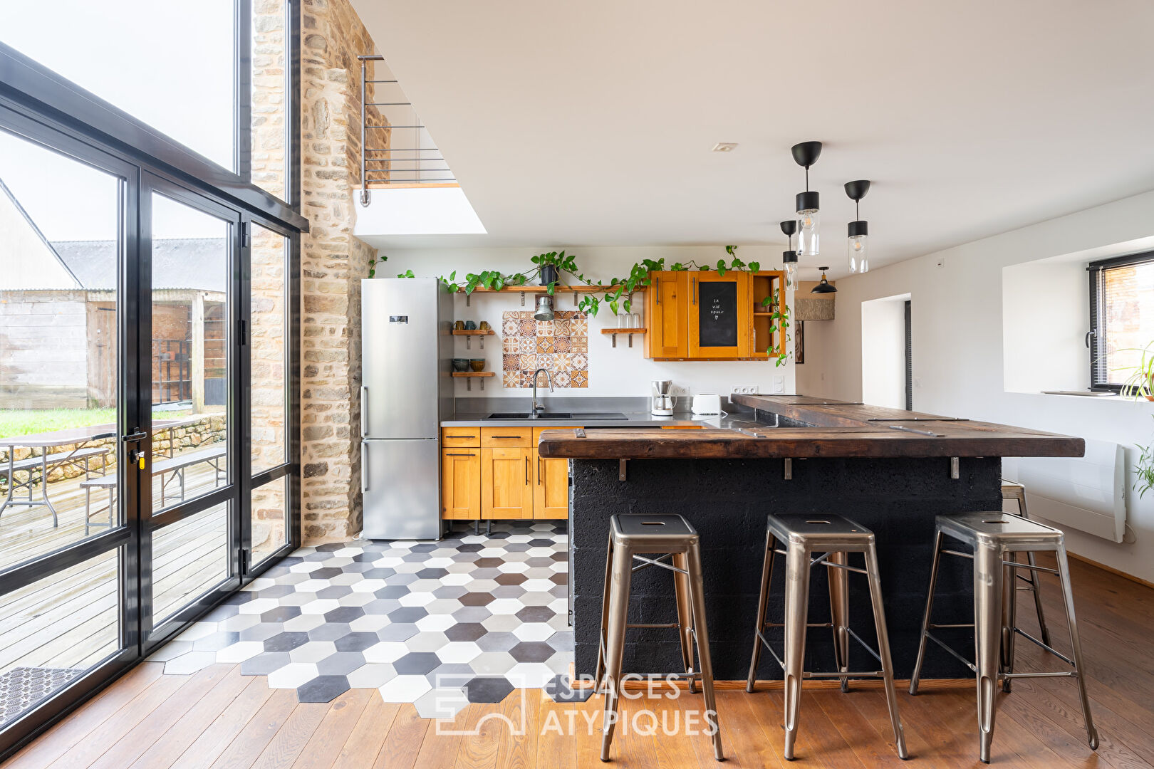 Belle longère en pierre, entièrement rénovée, proche de la Ria d&rsquo;Etel