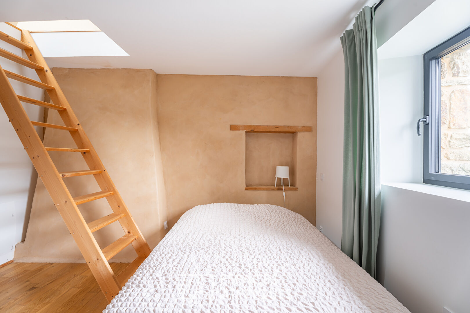 Belle longère en pierre, entièrement rénovée, proche de la Ria d&rsquo;Etel