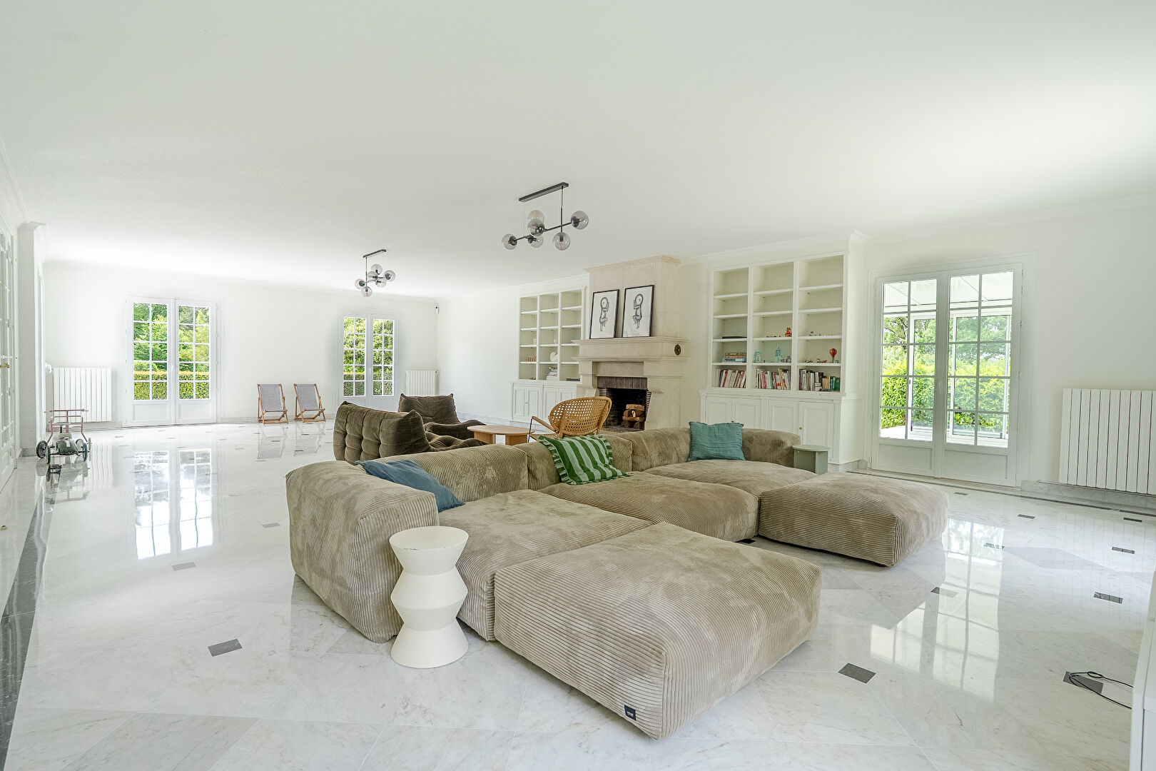 Propriété haut de gamme avec jardin, piscine et court de tennis