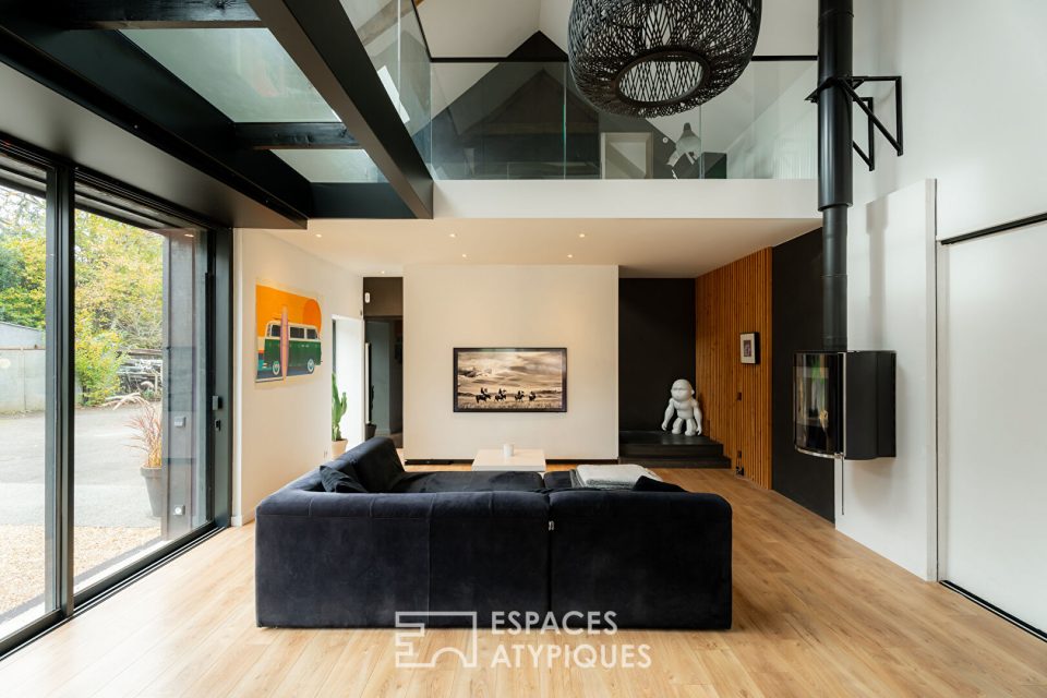 Elégante longère rénovée avec piscine et dépendances