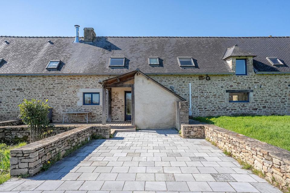 Longère de caractère avec jardin clos et potentiel d'aménagement