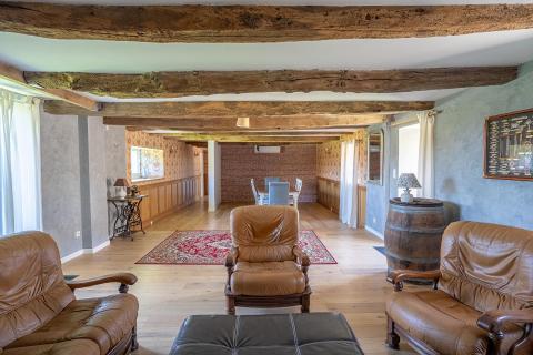 Longère de caractère avec jardin clos et potentiel d’aménagement
